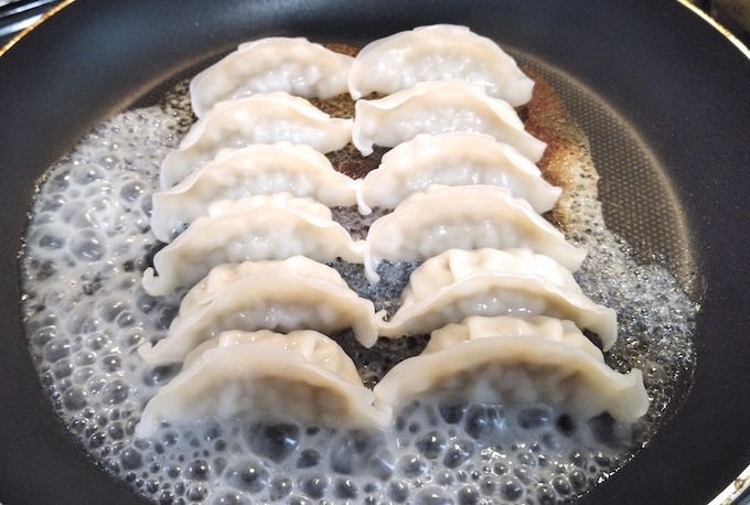 【生姜】味の素の冷凍餃子、『生姜好きのためのギョーザ』焼き方! 食べてみました【フライパン】