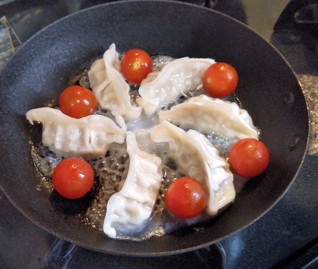 【生姜】味の素の冷凍餃子、『生姜好きのためのギョーザ』焼き方! 食べてみました【フライパン】