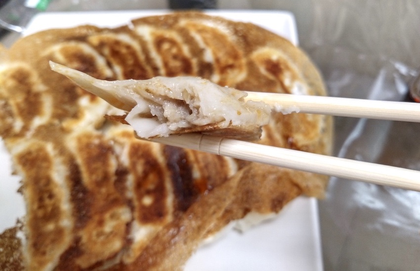 大阪王将の冷凍餃子、『羽根つき餃子』の焼き方! 食べてみました【フライパン】