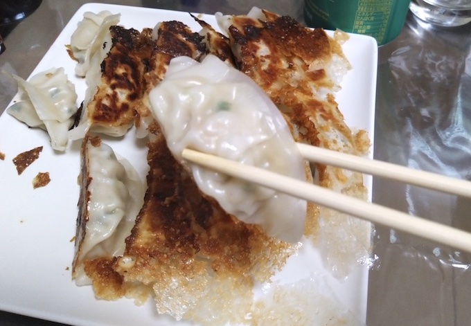 味の素の冷凍餃子、『ギョーザ〈元祖 油・水なし〉』の焼き方! 食べてみました【フライパン】